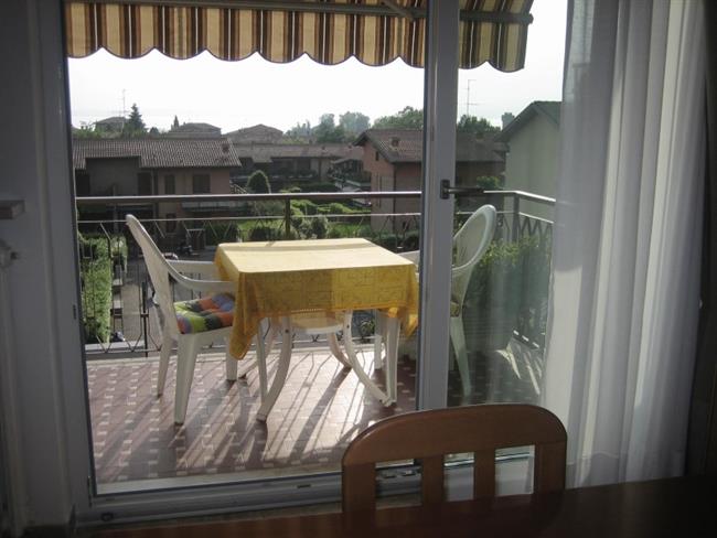 Living-kitchen with balcony