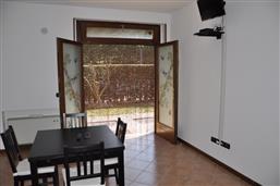 Soggiorno-cucina con accesso balcone